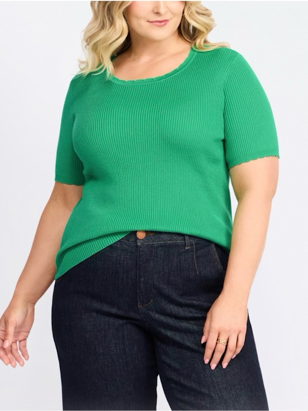 LES SEREIN
Scalloped Detail Short Sleeve Short-Sleeve Green Ribbed Knit Shirt